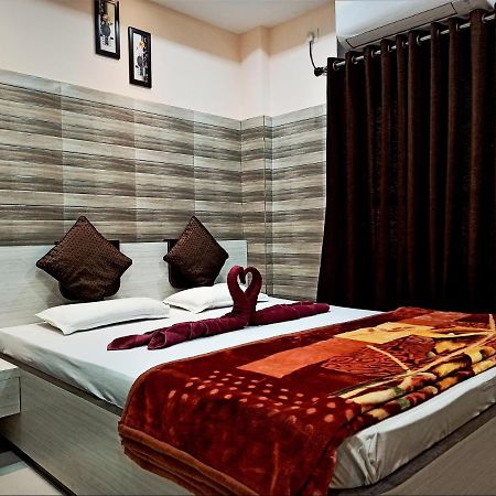 Hotel Prince B Guwahati Buitenkant foto