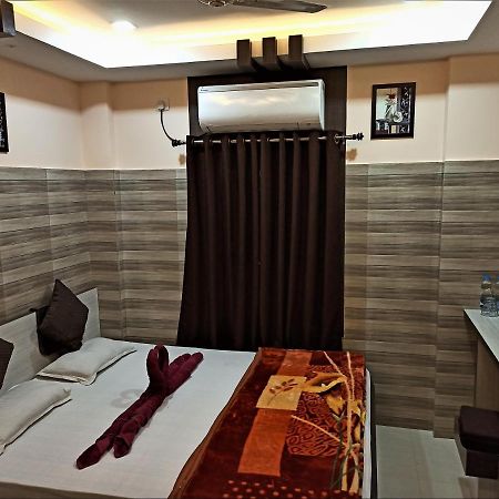 Hotel Prince B Guwahati Buitenkant foto