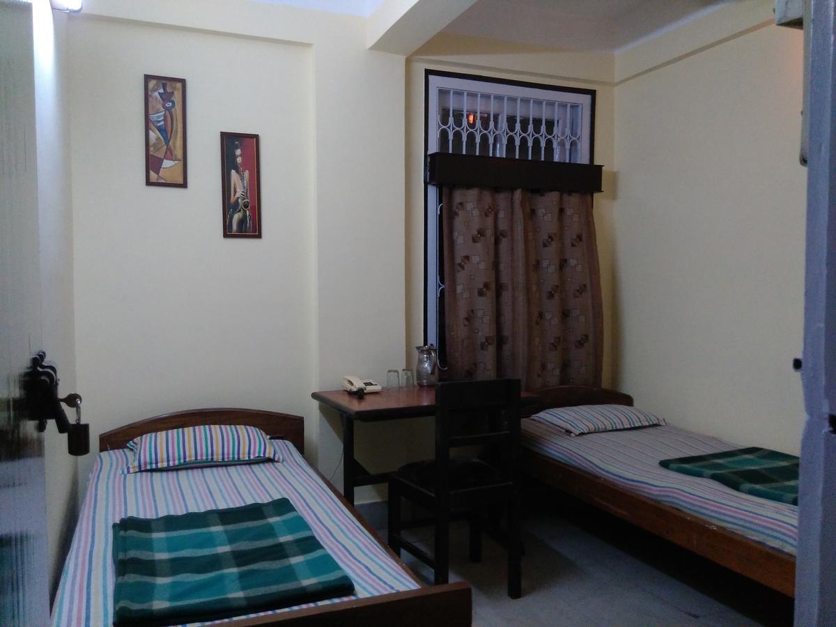 Hotel Prince B Guwahati Buitenkant foto