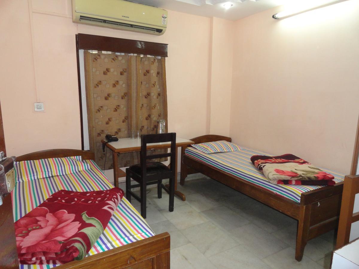 Hotel Prince B Guwahati Buitenkant foto