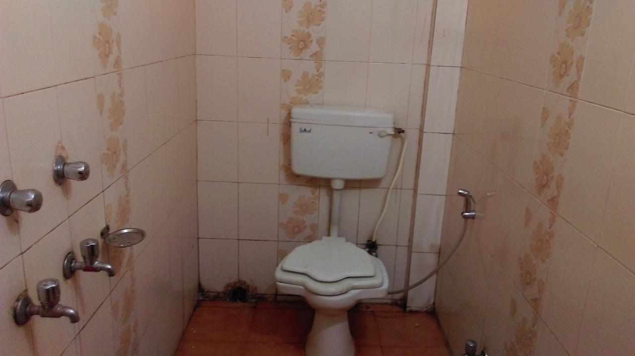 Hotel Prince B Guwahati Buitenkant foto