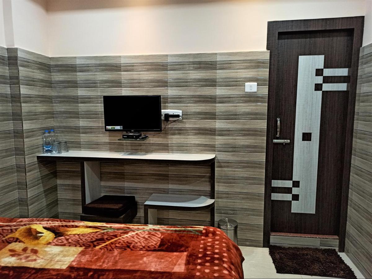 Hotel Prince B Guwahati Buitenkant foto
