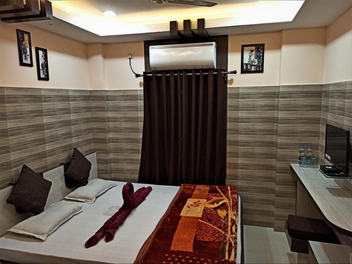 Hotel Prince B Guwahati Buitenkant foto
